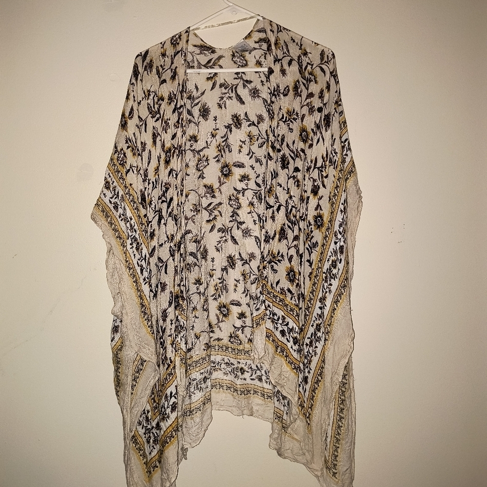 Floral Patterned Kimono Shawl